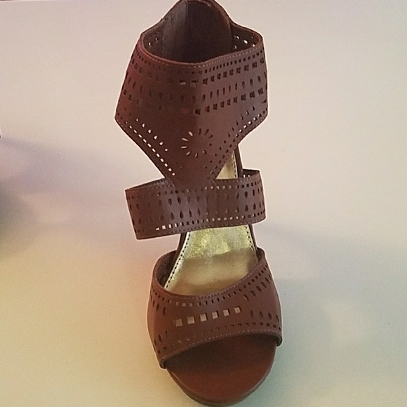 Heels - Picture 4 of 4